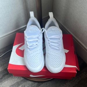 Nike Air Max 270 (GS). 5Y.  White/White Metallic Silver